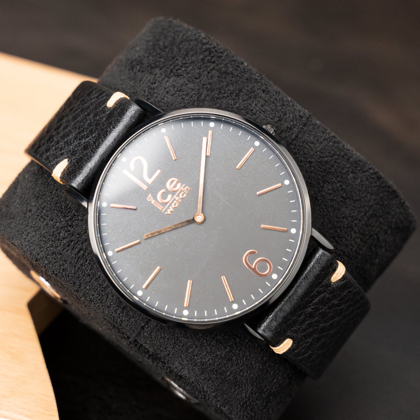 Black vegetable tanned leather side seam strap