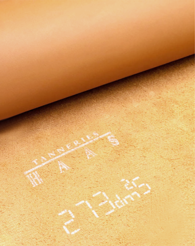 Black vegetable tanned leather side seam strap