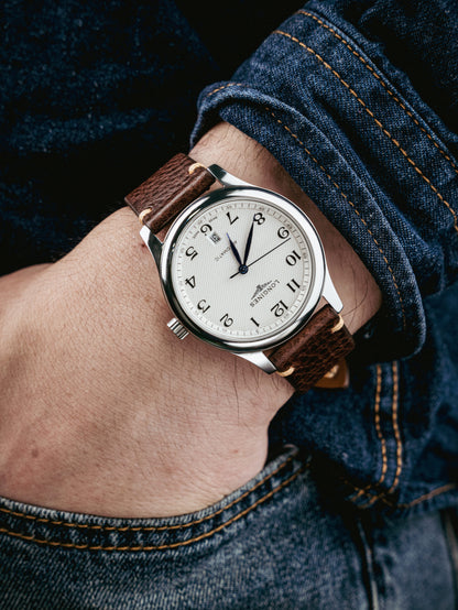 Coffee color vegetable tanned leather side seam strap